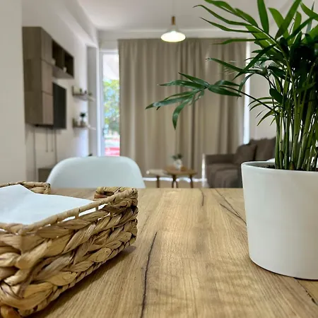 Apartment Summer Escape With Pool And Gym