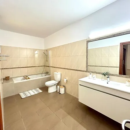 Summer Escape With Pool And Gym Apartment *