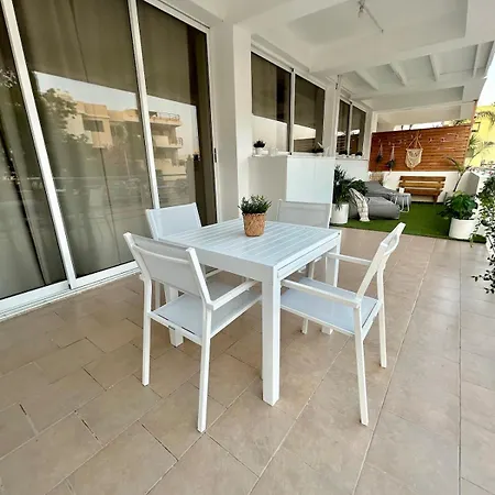 Summer Escape With Pool And Gym Apartment Voroklini