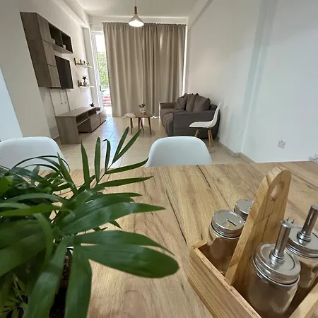 Summer Escape With Pool And Gym Apartment