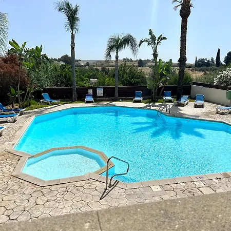 Summer Escape With Pool And Gym Apartment