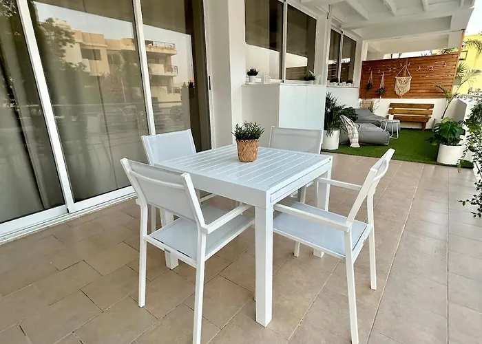 Seasons Retreat With Pool And Gym-2br Apartmán Voroklini