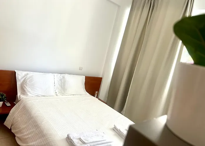 Seasons Retreat With Pool And Gym-2br